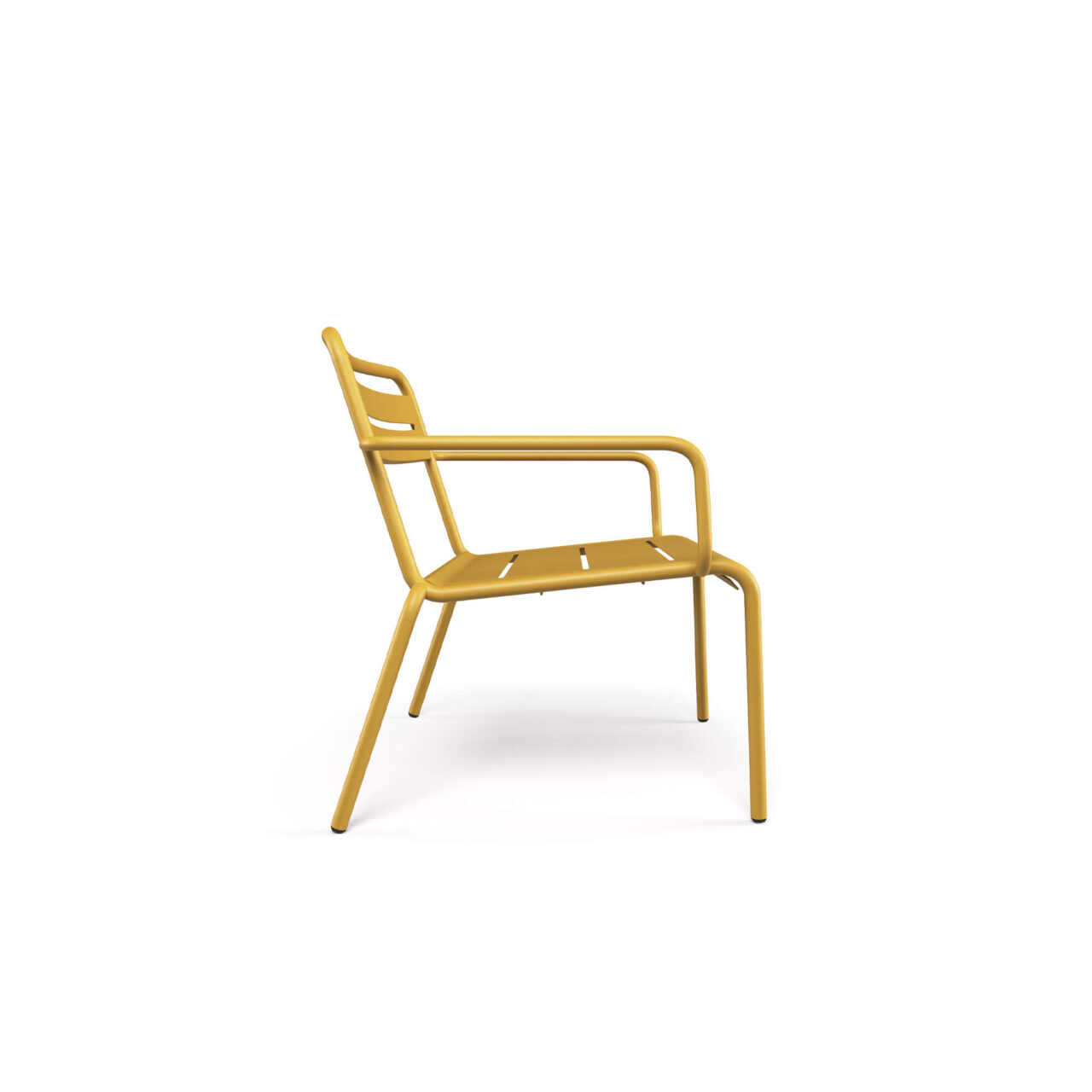 Poltrona-Star-in-alluminio La poltrona Star è una seduta versatile che si adatta a diversi contesti outdoor, sia privati che contract, spaziando da grandi aree a spazi più contenuti. Star è una poltrona realizzata completamente in alluminio, coloratissima e informale, ideale per creare atmosfere allegre e rilassate anche in contesti marini. La seduta è ampia e comoda, perfetta per momenti all'aperto. Il design essenziale e lineare si integra facilmente in qualsiasi ambiente, valorizzando lo spazio.