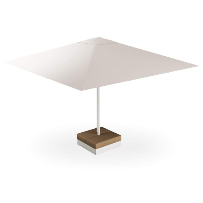 L’ombrellone Maggiore 6x6 metri, design Christophe Pillet, trasforma ogni spazio esterno in un ambiente elegante e accogliente. Con una superficie di 36 metri quadrati, offre ampio spazio per allestire più tavoli e sedute, rendendolo perfetto per contesti contract o momenti conviviali tra amici e ospiti. Il basamento può essere arricchito con un cuscino, diventando una pratica seduta dining che unisce comfort e stile. Il meccanismo di apertura e chiusura intuitivo, il sistema antivento e gli snodi in alluminio dal design tecnologico combinano funzionalità ed eleganza in un gesto semplice. Completano Maggiore una serie di accessori studiati per il comfort e l’atmosfera: kit luci LED dimmerabili, gronda di scolo, sistemi di fissaggio a terra e cover protettiva. Maggiore non è solo un riparo dal sole, ma il cuore raffinato di terrazzi, giardini e spazi contract, capace di creare momenti conviviali unici e atmosfere eleganti senza tempo.