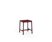 Ispirato al movimento fluido del mare e alle sue geometrie naturali, il tavolo basso Antigua esprime un design contemporaneo caratterizzato da eleganza e dinamismo. Le linee morbide della struttura in alluminio definiscono un complemento d’arredo dal forte impatto estetico, capace di trasmettere leggerezza visiva, fluidità e autenticità. Progettato per offrire un piano di appoggio ampio e stabile, il tavolo basso Antigua crea una piacevole sensazione di ariosità e libertà, integrandosi con naturalezza in ambienti outdoor e indoor. La struttura in alluminio, leggera ma estremamente resistente, garantisce durabilità nel tempo, facilità di spostamento e un’elevata versatilità d’uso, rendendolo ideale anche per contesti contract e spazi professionali. Il tavolo basso Antigua rappresenta così un perfetto equilibrio tra funzionalità, comfort e design ricercato, valorizzando qualsiasi progetto di arredamento contemporaneo.